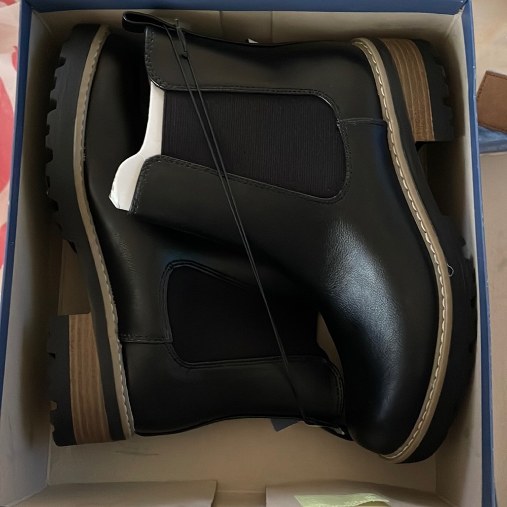 Celina Chelsea boots